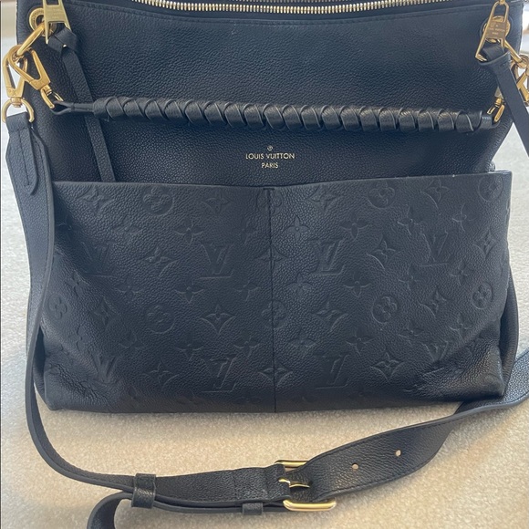 Louis Vuitton Handbags - In perfect condition Louis Vuitton zipped bag!